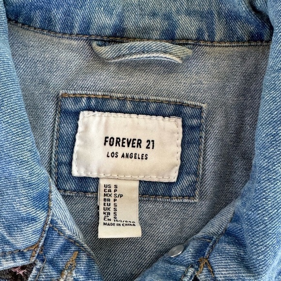 Forever 21 Denim Jean Jacket Floral Embroidered Size Small - Picture 2 of 4